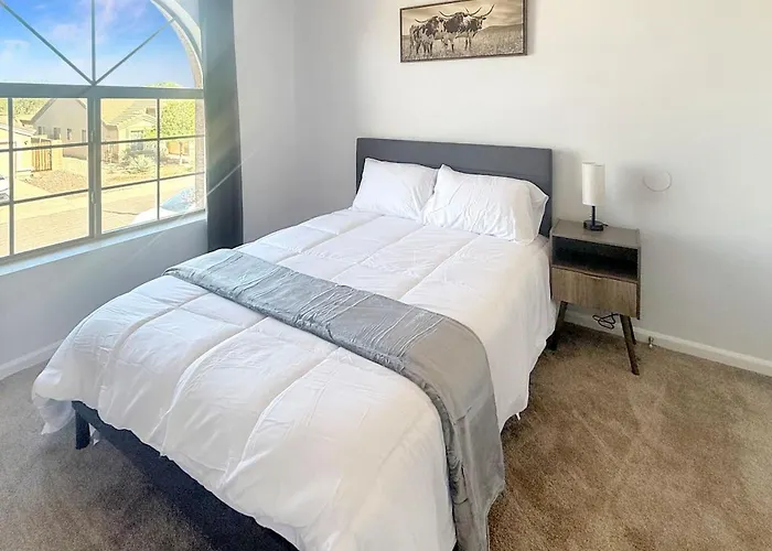 Pet-friendly 4br Garage Yard Holiday home *